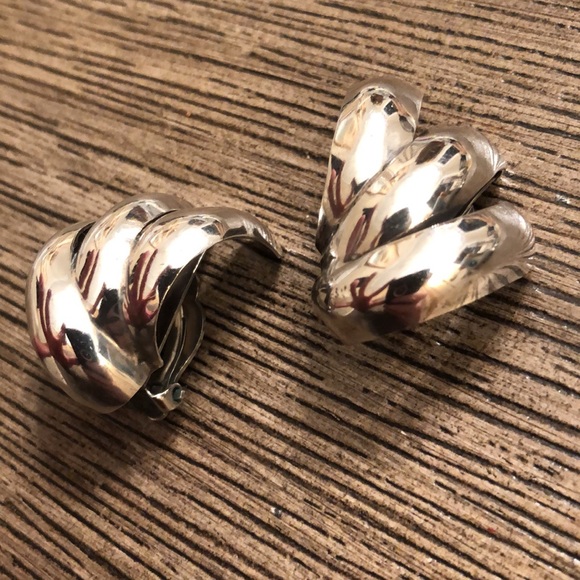 Sterling Silver Clip Eartings Made in Mexico Scalloped Shell Design - Picture 5 of 13